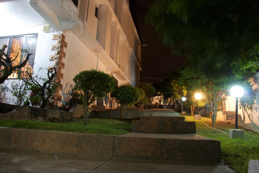 Hill View Hotel Mccarthy Hills Botianaw Bagian luar foto