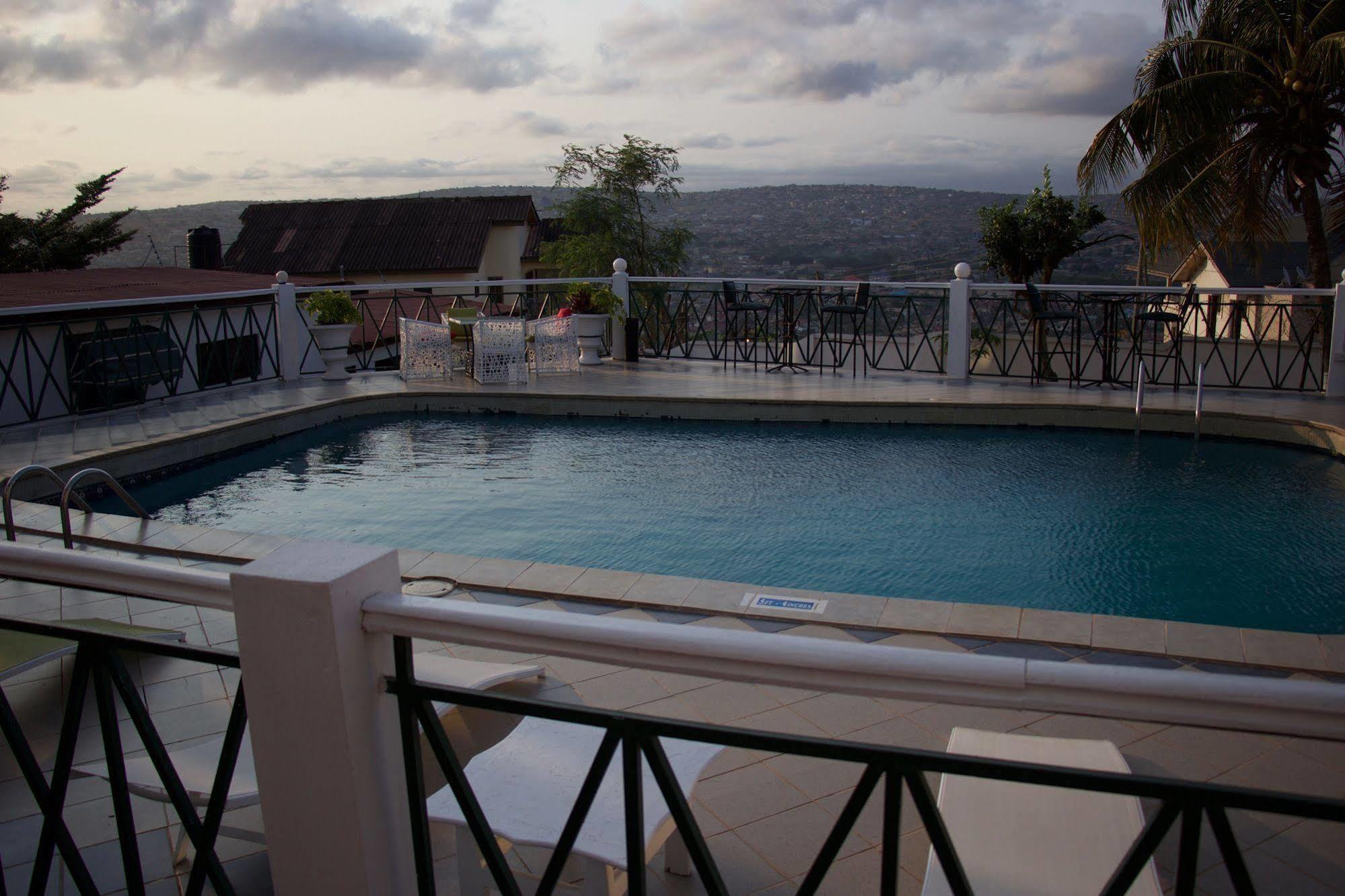Hill View Hotel Mccarthy Hills Botianaw Bagian luar foto